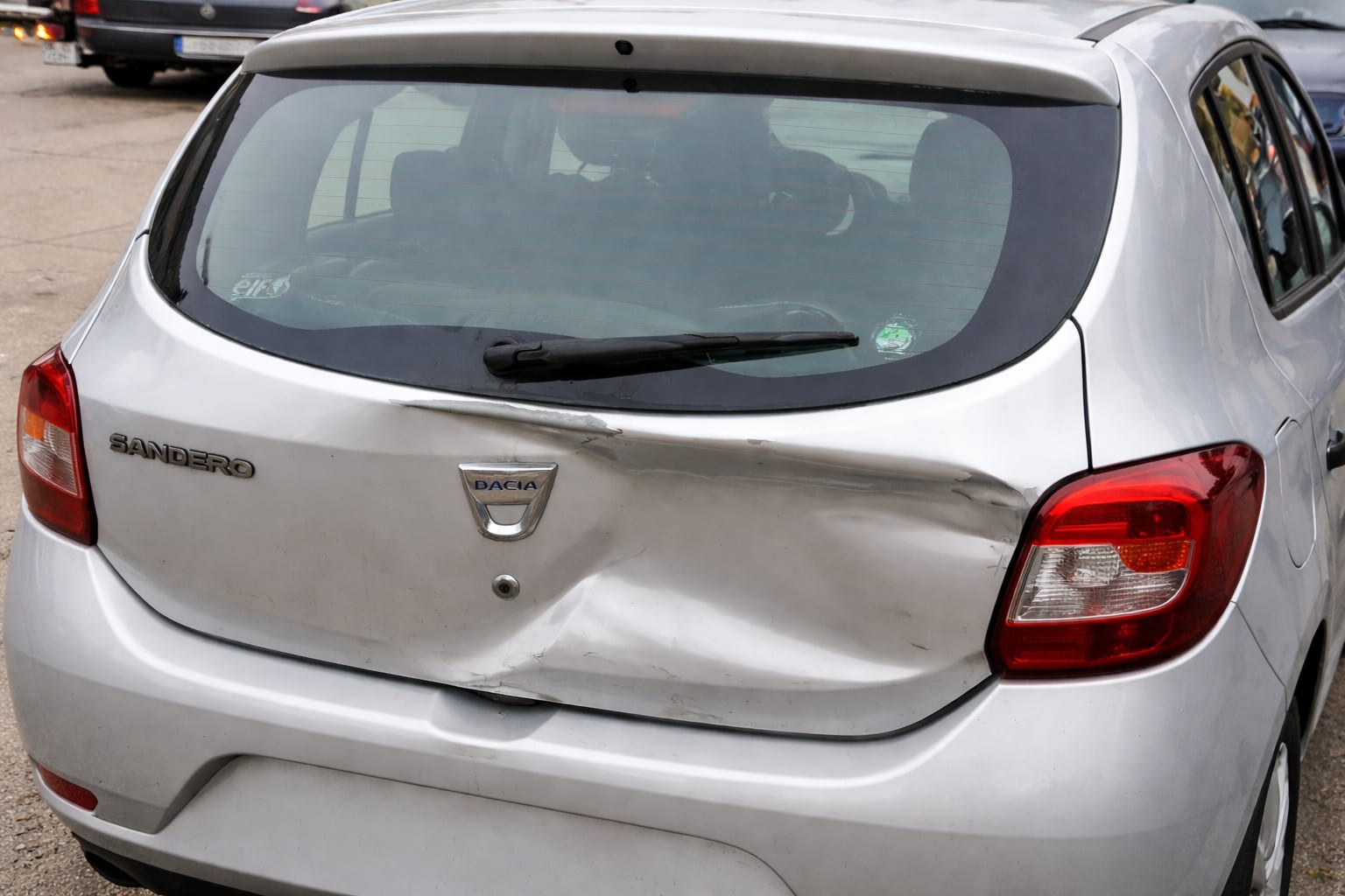 Nu se deschide hayonul la Dacia și nu se aude nimic. Ce verifici înainte să desfaci broasca 2 hayon Dacia blocat, imagine 2