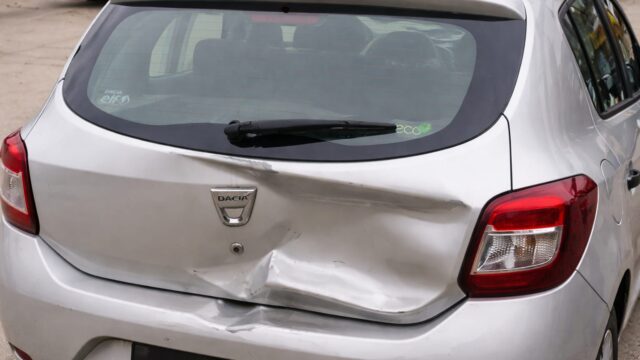 Nu se deschide hayonul la Dacia și nu se aude nimic. Ce verifici înainte să desfaci broasca 6 Nu se deschide hayonul la Dacia și nu se aude nimic. Ce verifici înainte să desfaci broasca
