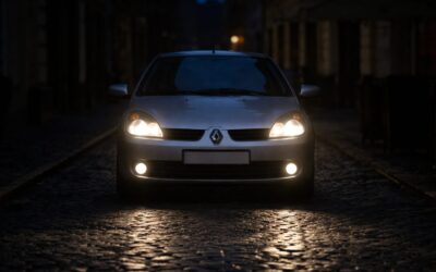 Mii de treceri de pietoni rămân slab iluminate, la patru ani de la lege. Ce risc constant vede șoferul în trafic