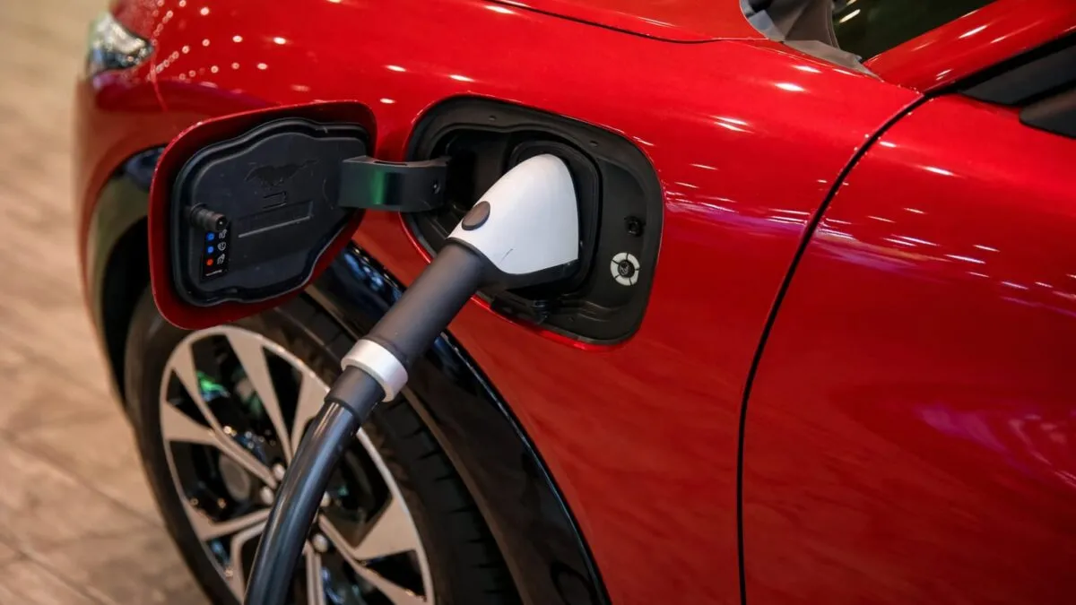 Încărcarea rapidă pentru mașinile electrice s-a dublat față de iulie 2023