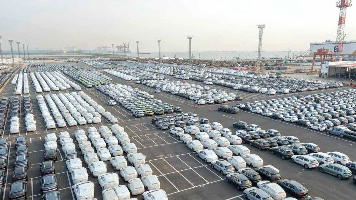 Producătorii chinezi de EV au anunțat investiții externe de aproape 101 miliarde USD 1 Producătorii chinezi de EV au anunțat investiții externe de aproape 101 miliarde USD