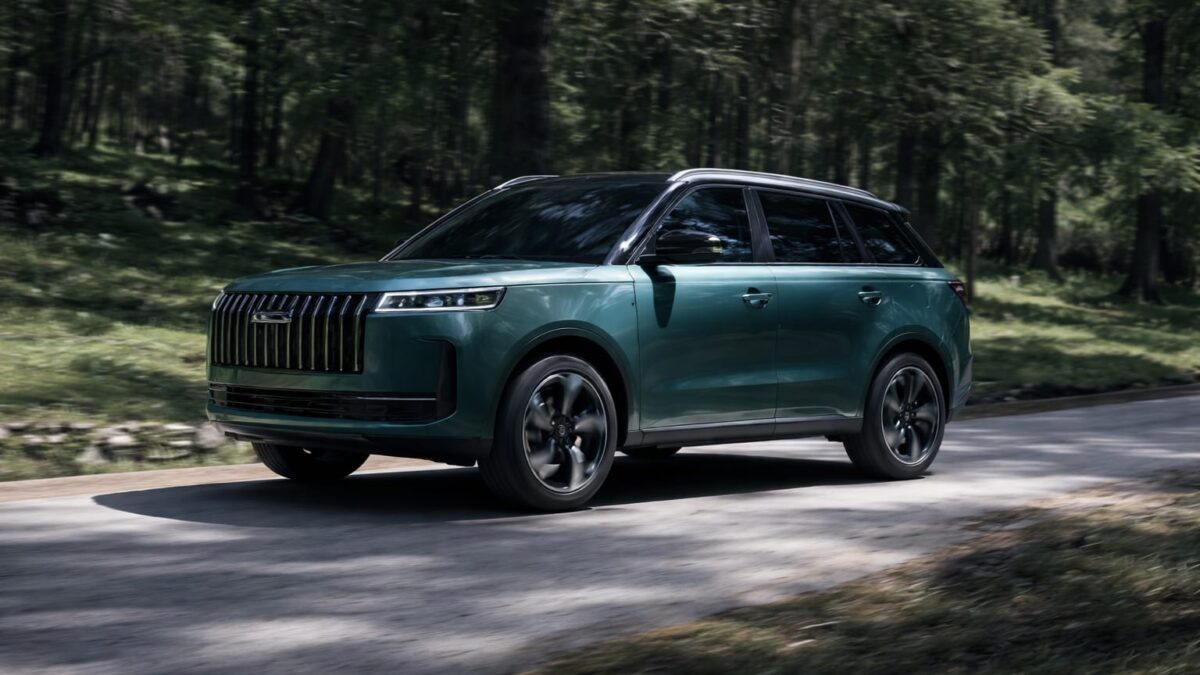 980 km și 25.990 de euro pentru un SUV full hybrid. Are sens oferta noului JAECOO 5 pentru România?