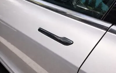NHTSA a pornit reglementarea mânerelor electronice de portieră. Cum a ajuns designul popularizat de Tesla sub lupă