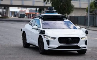 NHTSA avertizează industria mașinilor autonome. Ce trebuie să schimbe urgent după incidentele cu echipajele de urgență