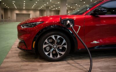 GM și Ford vorbesc mult mai puțin despre vehiculele electrice în discuțiile cu investitorii