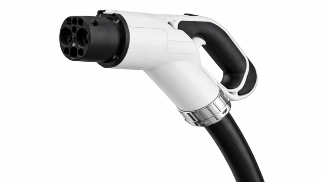 Mașinile electrice au crescut cu peste 350% în iunie în România. Cumpărătorii se mută de la pompă la priză 3 Mașinile electrice au crescut cu peste 350% în iunie în România. Cumpărătorii se mută de la pompă la priză