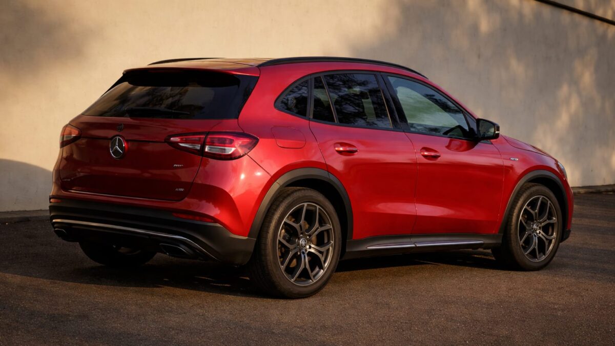 Mercedes-Benz introduce a treia generație GLA cu o autonomie de până la 657 km WLTP