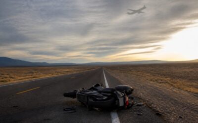 Un motociclist urmărit de avion a fost arestat după o fugă la peste 200 km/h