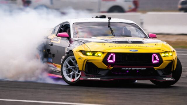 Mustangul RTR de Formula Drift dezvoltă 1.249 CP. Cum se conectează cu mașinile de serie și unde se rup legăturile 2 Mustangul RTR de Formula Drift dezvoltă 1.249 CP. Cum se conectează cu mașinile de serie și unde se rup legăturile