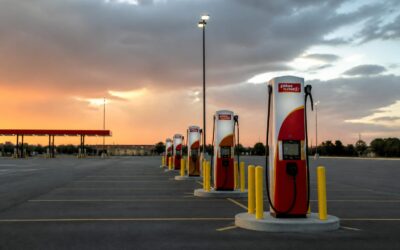 Pilot Flying J a depășit 300 de locații de încărcare rapidă DC în SUA. Rețeaua s-a extins cu 50% într-un singur an 16 Pilot Flying J a depășit 300 de locații de încărcare rapidă DC în SUA. Rețeaua s-a extins cu 50% într-un singur an