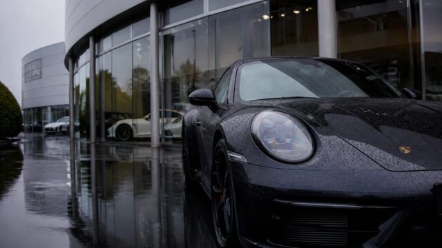 Porsche închide patru dealeri în China. Țăierea rețelei de la 116 la 80 centre arată presiunea pieței electrice 2 Porsche închide patru dealeri în China. Țăierea rețelei de la 116 la 80 centre arată presiunea pieței electrice