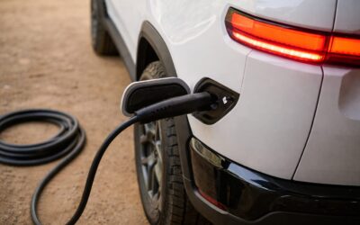 Rivian R2 poate topi adaptoarele NACS vechi. Mașina trage peste 600 A la încărcarea rapidă