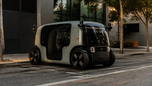 Zoox, deținută de Amazon, a primit aprobarea federală în SUA pentru robotaxiuri fără volan și pedale