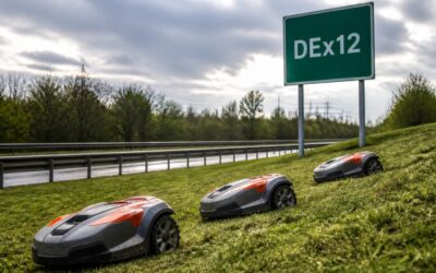 Trei roboți telecomandați intră pe DEx12 ca să taie iarba mai repede
