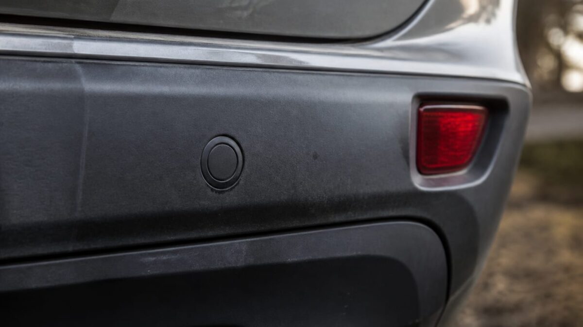 Senzorii de parcare o iau razna pe Dacia? 5 verificări simple înainte să ajungi la service 1 Senzorii de parcare o iau razna pe Dacia? 5 verificări simple înainte să ajungi la service