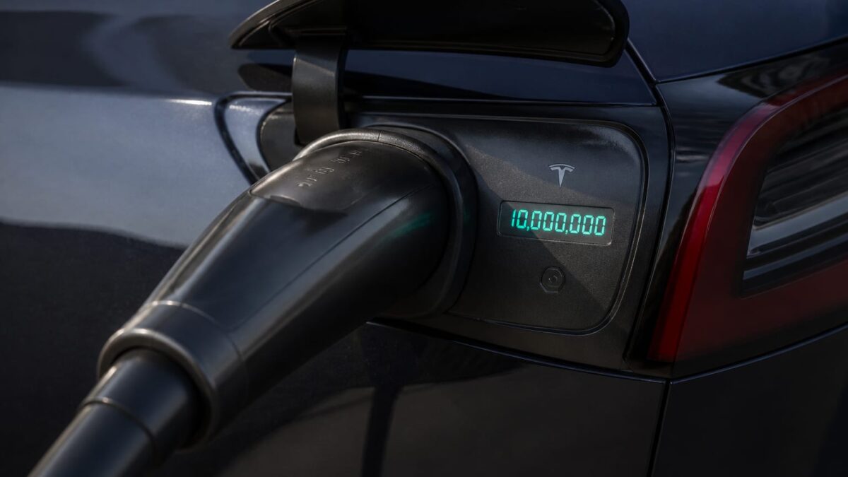 Tesla a produs 10 milioane de mașini electrice. Ce ascund livrările în scădere și fabricile sub capacitate 1 Tesla a produs 10 milioane de mașini electrice. Ce ascund livrările în scădere și fabricile sub capacitate