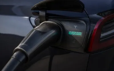 Tesla a produs 10 milioane de mașini electrice. Ce ascund livrările în scădere și fabricile sub capacitate