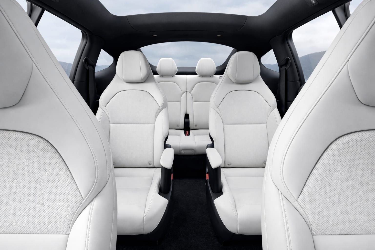 Tesla mută pe miza familiilor. Model Y L umple golul lăsat de Model X cu șase locuri