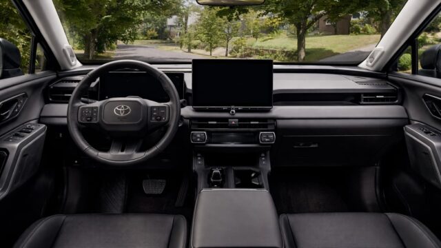 RAV4 ar putea renunța parțial la comenzile doar pe ecran iar miza este timpul cu ochii luați de la șosea 2 RAV4 ar putea renunța parțial la comenzile doar pe ecran iar miza este timpul cu ochii luați de la șosea