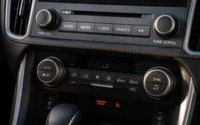 Ergonomia câștigă pe RAV4. Toyota admite că șoferii vor comenzi clasice, nu totul pe ecran