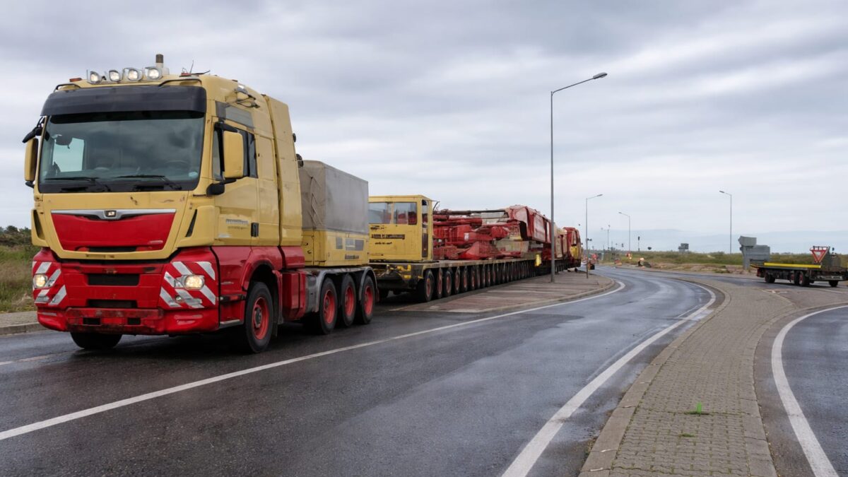 19 transporturi agabaritice intră pe drumurile din România 1 19 transporturi agabaritice intră pe drumurile din România