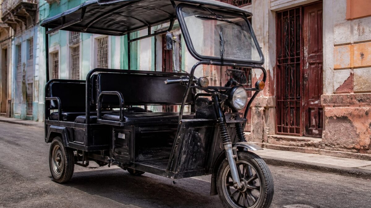 Tricicletele electrice chinezești salvează transportul din Cuba, aflată în criză energetică 1 Tricicletele electrice chinezești salvează transportul din Cuba, aflată în criză energetică