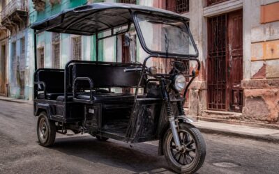 Tricicletele electrice chinezești salvează transportul din Cuba, aflată în criză energetică