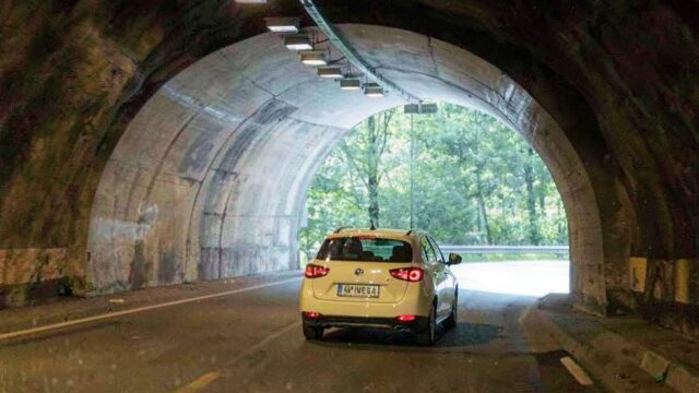 Un șofer de 22 de ani a fost prins cu 171,8 km/h în tunelul Gotthard 15 Un șofer de 22 de ani a fost prins cu 171,8 km/h în tunelul Gotthard