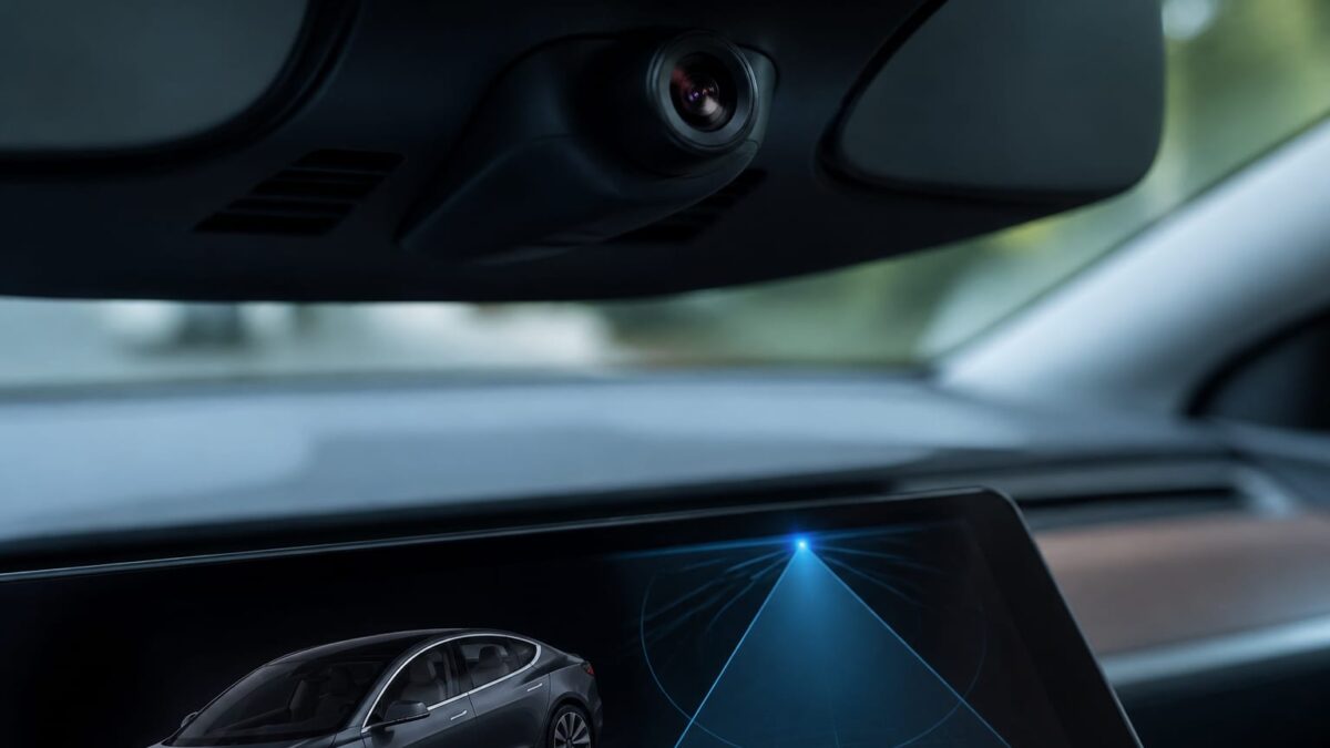 Tesla pregătește activarea FSD prin camera din habitaclu 1 Tesla pregătește activarea FSD prin camera din habitaclu