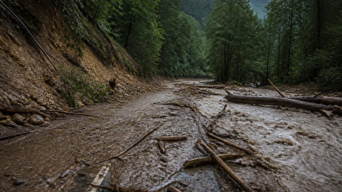 DN1, blocat de o viitură la Breaza-Nistorești pe 20 iulie 1 DN1, blocat de o viitură la Breaza-Nistorești pe 20 iulie