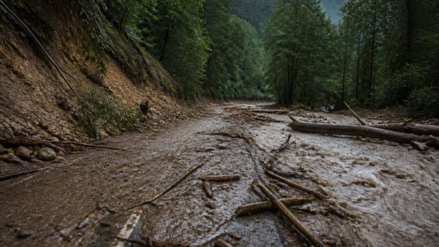 DN1, blocat de o viitură la Breaza-Nistorești pe 20 iulie 4 DN1, blocat de o viitură la Breaza-Nistorești pe 20 iulie