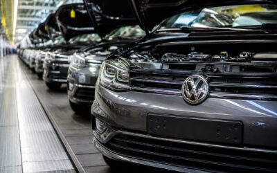 Volkswagen riscă cea mai dură restructurare din aproape 90 de ani. Ce e în joc pentru joburi și electrice