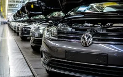 Volkswagen riscă cea mai dură restructurare din aproape 90 de ani. Ce e în joc pentru joburi și electrice
