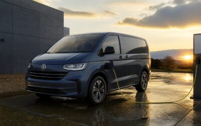55 de kilometri electrici și 230 CP pe o utilitară de firmă. Are sens noul Transporter eHybrid la 48.934 de euro?