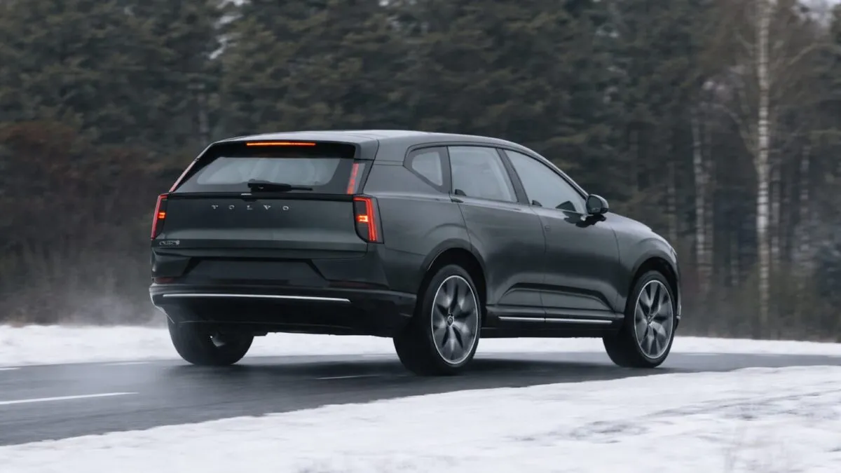 Volvo EX60 pornește livrările în Suedia și oferă 810 km autonomie WLTP