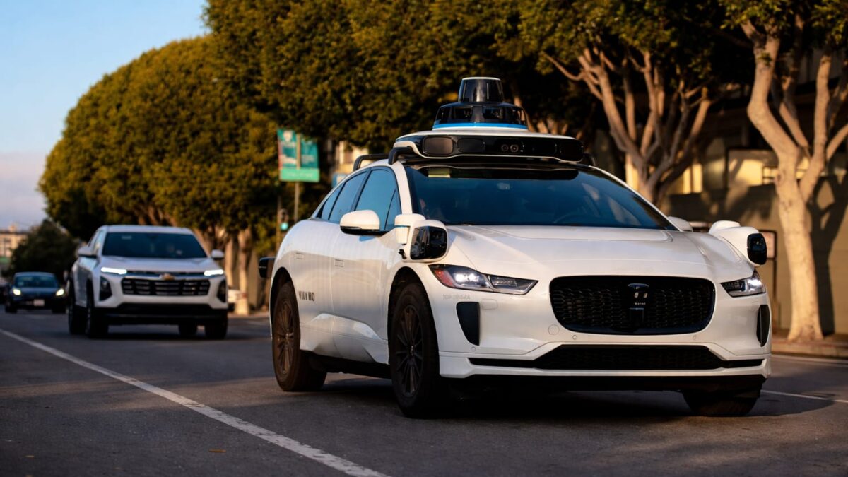 68% mai puține accidente pe milă pentru mașinile autonome. E Waymo deja mai sigur decât omul de la volan? 1 68% mai puține accidente pe milă pentru mașinile autonome. E Waymo deja mai sigur decât omul de la volan?