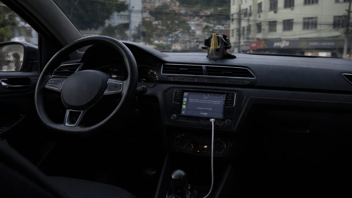 Ți-a apărut semaforul în Waze? Explicația ține de editorii voluntari, nu de versiunea aplicației