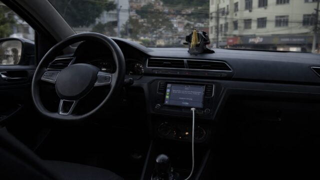 Ți-a apărut semaforul în Waze? Explicația ține de editorii voluntari, nu de versiunea aplicației