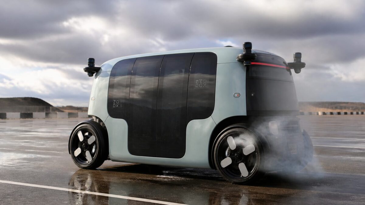 105 vehicule autonome și o frânare bruscă în fum dens. De ce întârzie lansarea mașinilor fără volan și pedale 1 105 vehicule autonome și o frânare bruscă în fum dens. De ce întârzie lansarea mașinilor fără volan și pedale