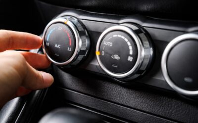 Habitaclul unei mașini poate atinge 60°C. Două metode simple scot mai repede aerul încins