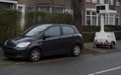 Un radar mobil defect poate trimite amenzi și unei mașini oprite. Cine plătește până se repară eroarea