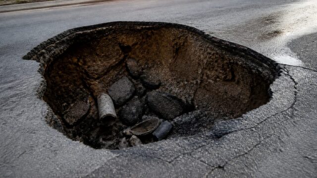 Strada Anghel Saligny din Constanța s-a surpat luni dimineață