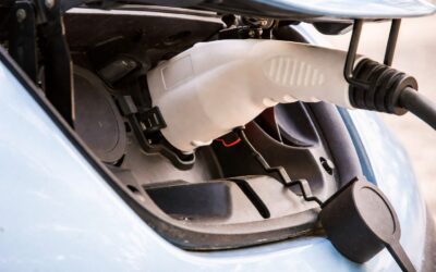 Mașinile electrice își pierd avantajul de cost. Cum poți scădea cheltuiala la încărcare acasă și pe drum