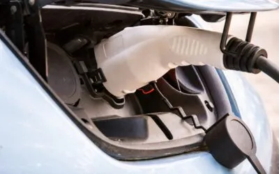 Mașinile electrice își pierd avantajul de cost. Cum poți scădea cheltuiala la încărcare acasă și pe drum