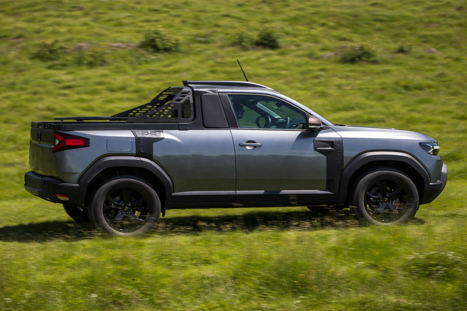 Dacia Duster Pick-up revine cu o benă de 1,65 metri 2 Dacia Duster Pick-up, imagine 2