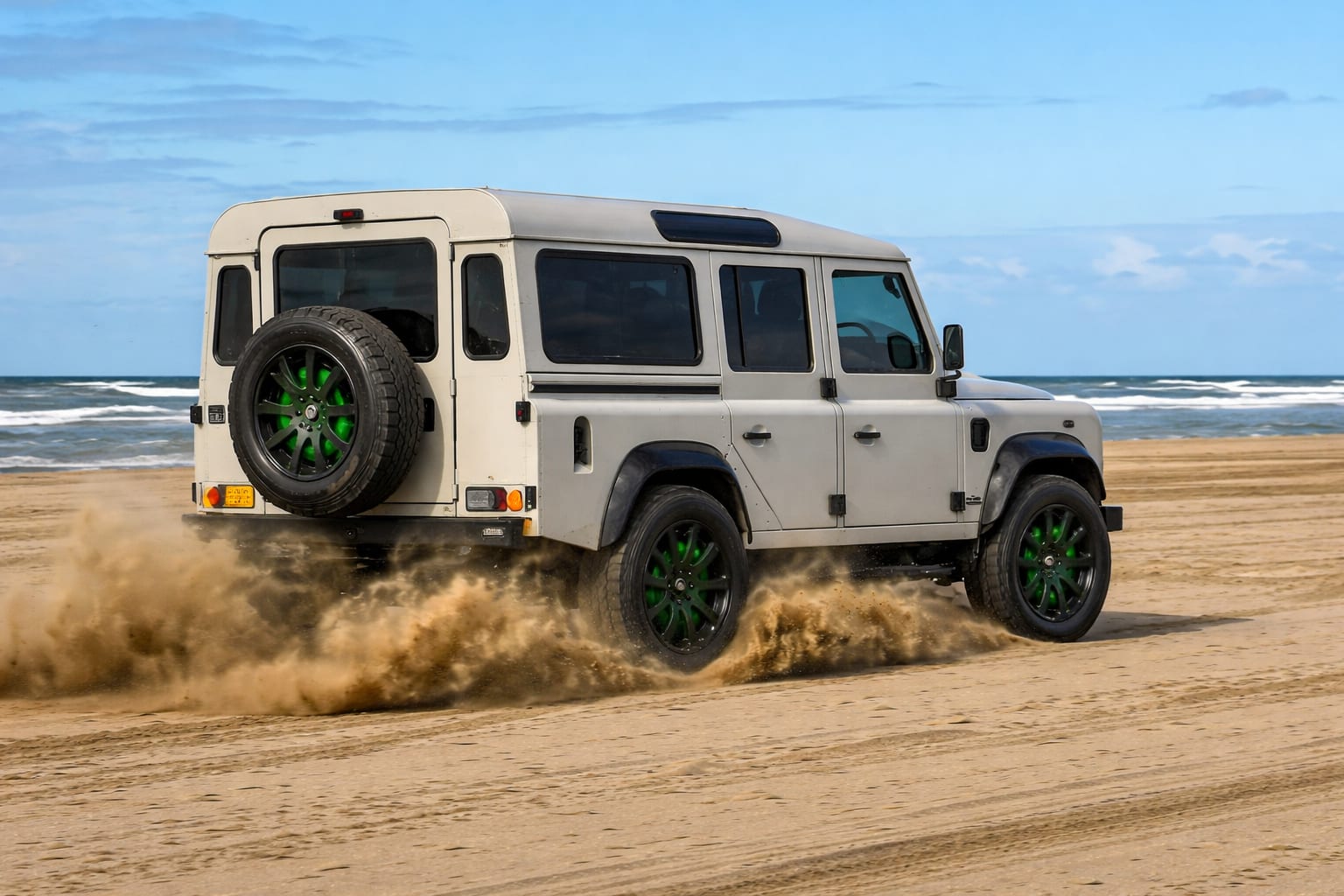 Un Defender clasic convertit la electric oferă 603 km autonomie WLTP 2 Defender electric, imagine 2