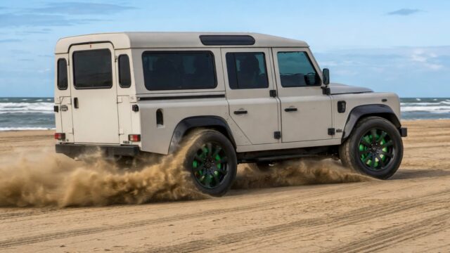 Un Defender clasic convertit la electric oferă 603 km autonomie WLTP
