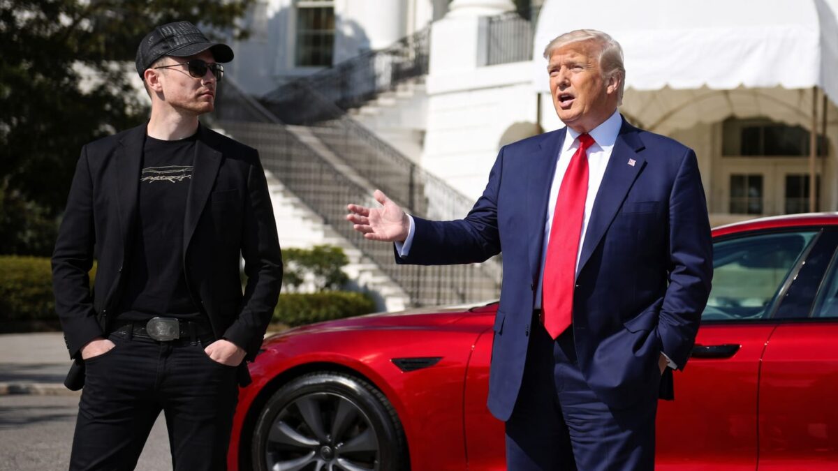 Donald Trump a declarat că a „pus capăt mandatului” pentru mașinile electrice