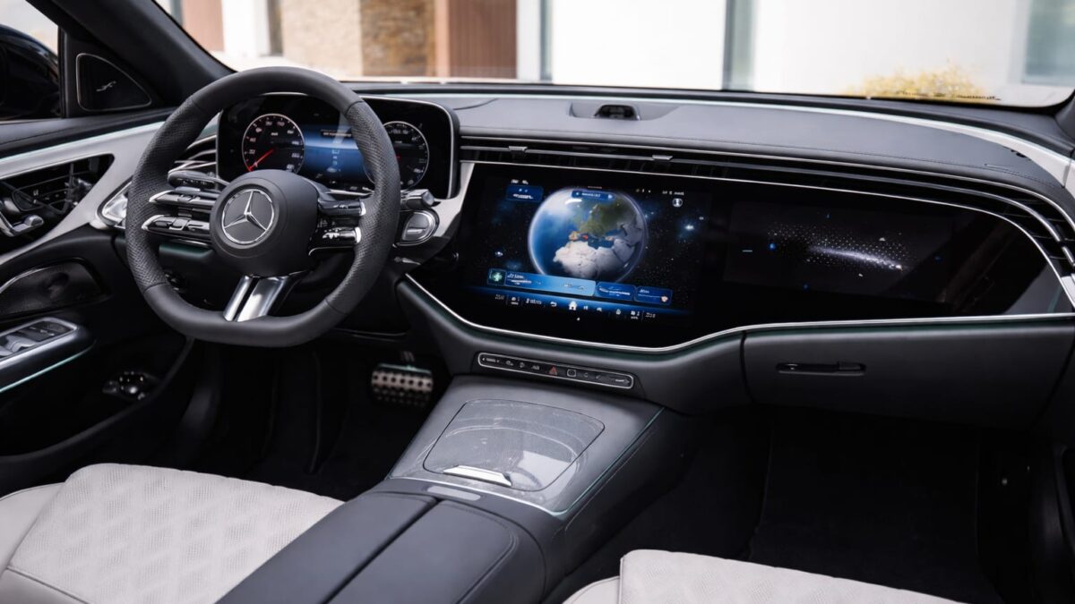 Șoferii care s-au săturat de meniuri tactile au acum un aliat chiar la vârful Mercedes 1 Șoferii care s-au săturat de meniuri tactile au acum un aliat chiar la vârful Mercedes