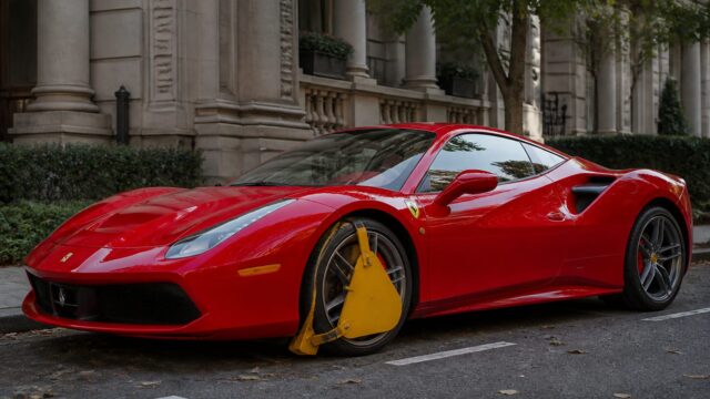 Ferrari de 4,3 milioane de euro, confiscat la Londra. Proprietarul îl avusese doar 20 de minute pe drum